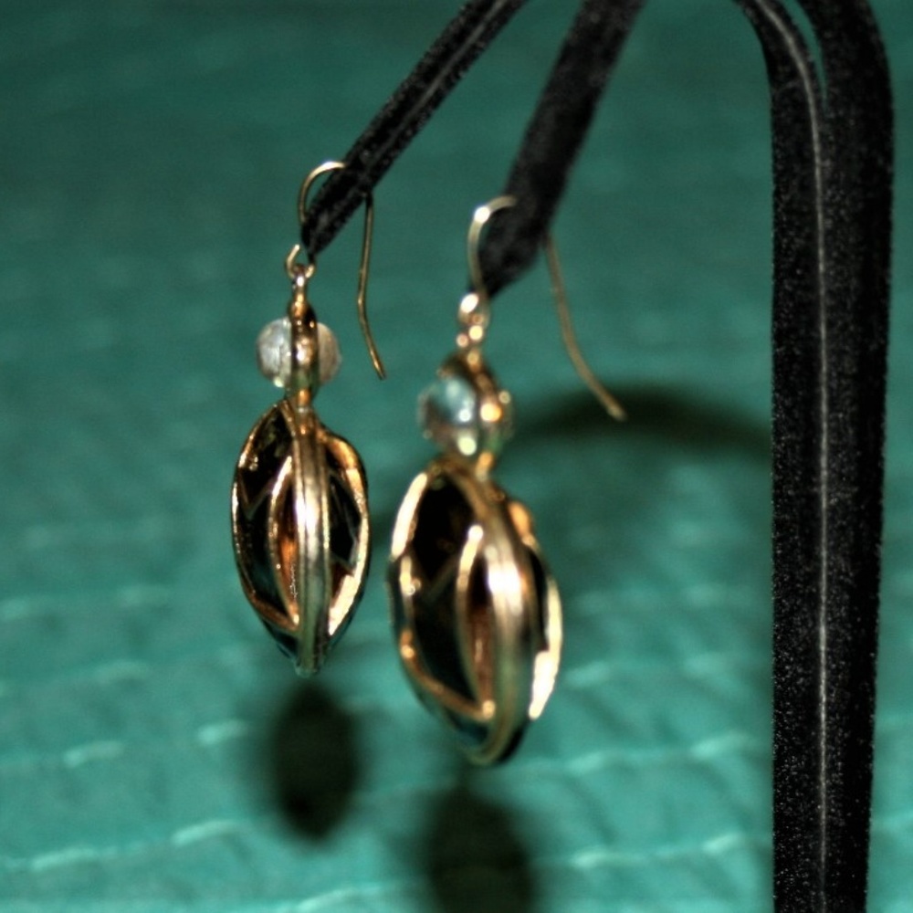 Dangling black and gold earrings - Picture 3 of 3